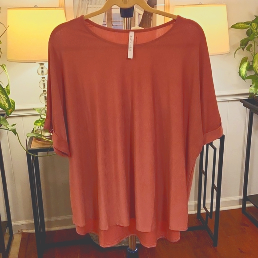 Dear Scarlett short sleeved top, size M, 95 % polyester 5% spandex, mauve